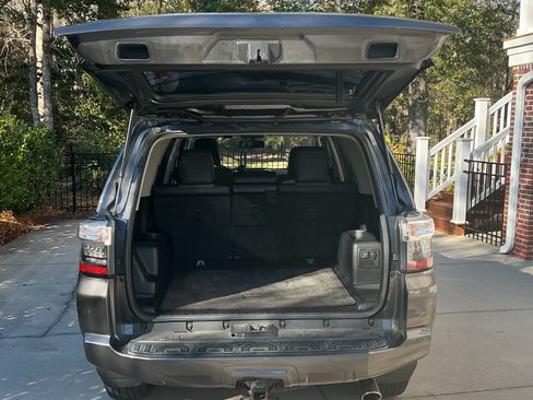 Used 2016 Toyota 4Runner SR5 Premium image 12