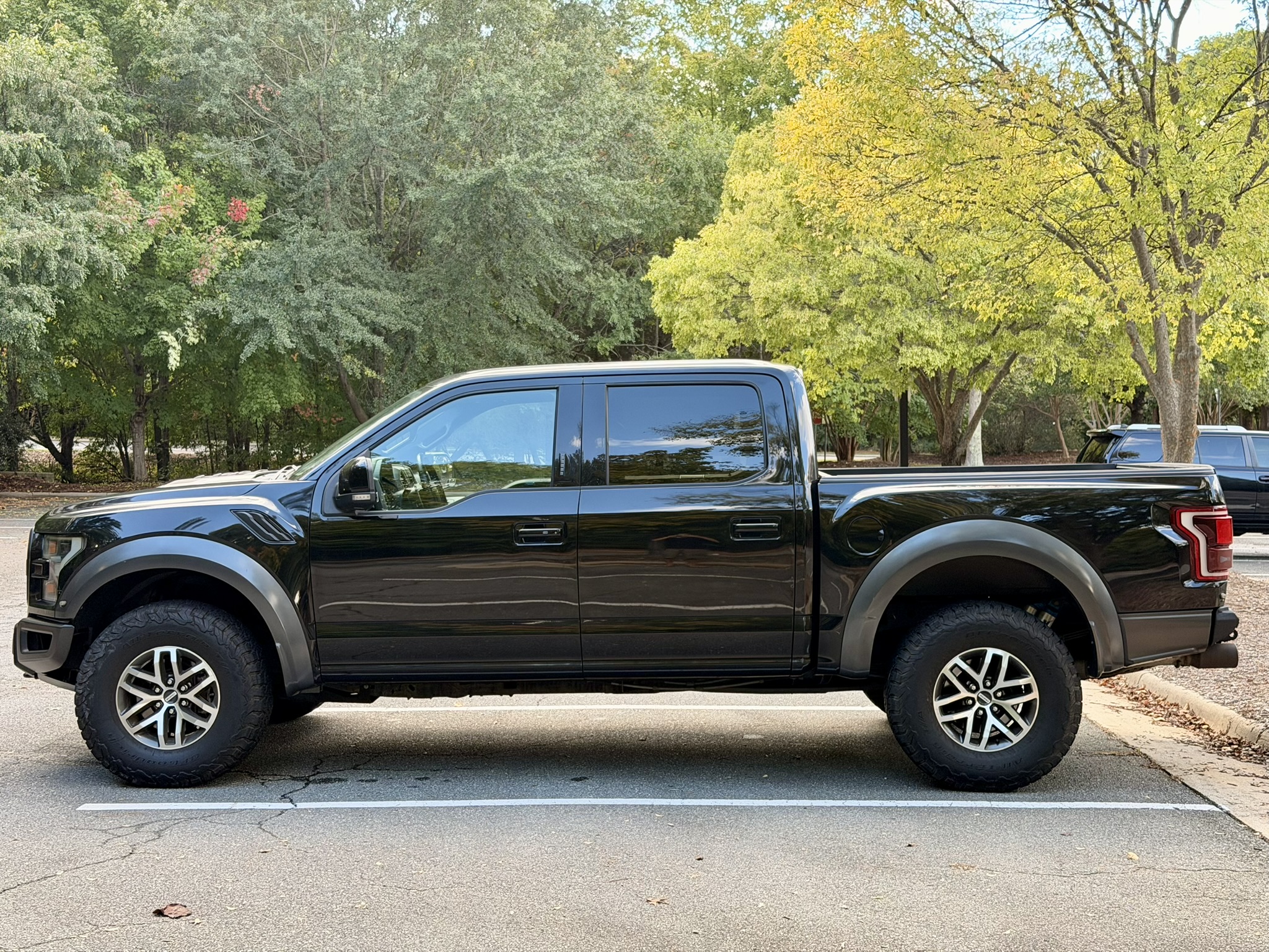 Used 2017 Ford F150 Raptor w/ Equipment Group 802A Luxury AWD/4WD image 9