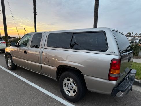Used 2001 Chevrolet Silverado 1500 LS w/ Firm Ride Suspension Pkg image 2