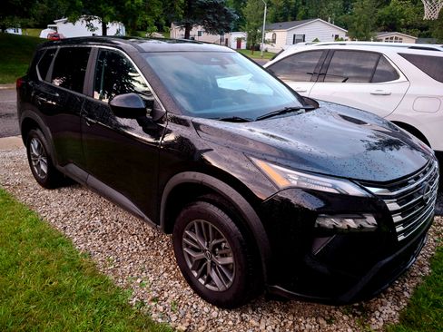 Used 2026 Nissan Rogue SV AWD/4WD image 4