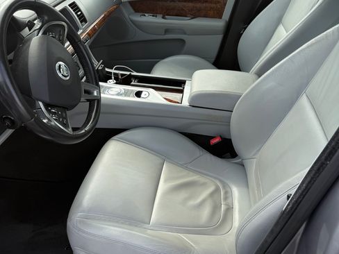 Used 2013 Jaguar XF RWD image 8