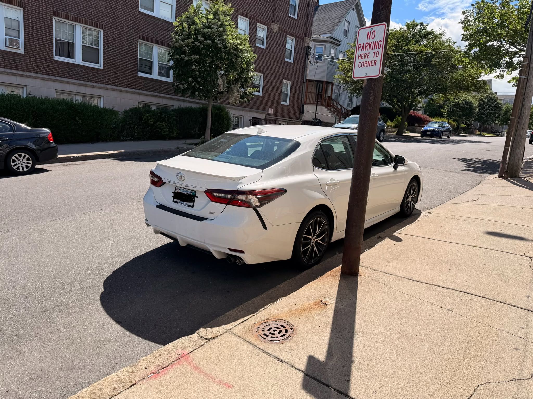Used 2022 Toyota Camry SE FWD image 6