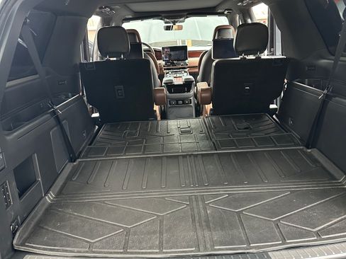 Used 2023 Lincoln Navigator L Reserve image 17