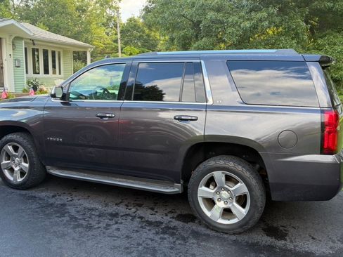 Used 2017 Chevrolet Tahoe LT w/ Luxury Package AWD/4WD image 5