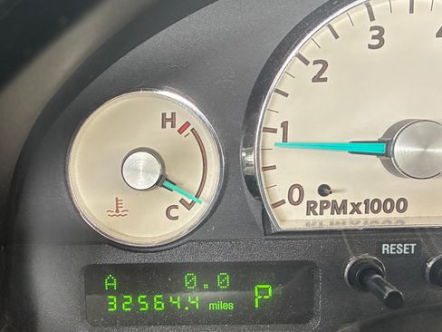 Used 2004 Ford Thunderbird RWD image 5
