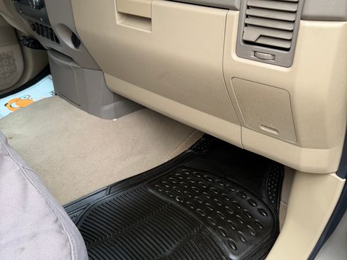Used 2008 Nissan Titan SE AWD/4WD image 11