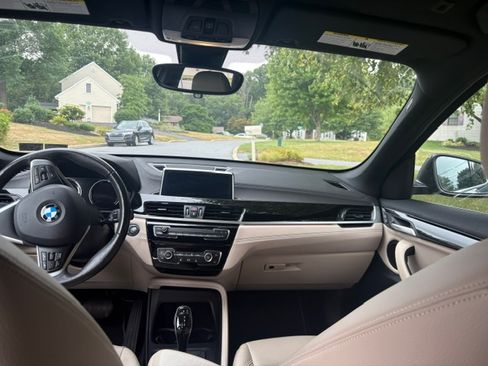 Used 2022 BMW X1 xDrive28i w/ Premium Package AWD/4WD image 1