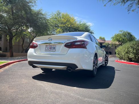 Used 2017 Nissan Altima 2.5 SR FWD image 10