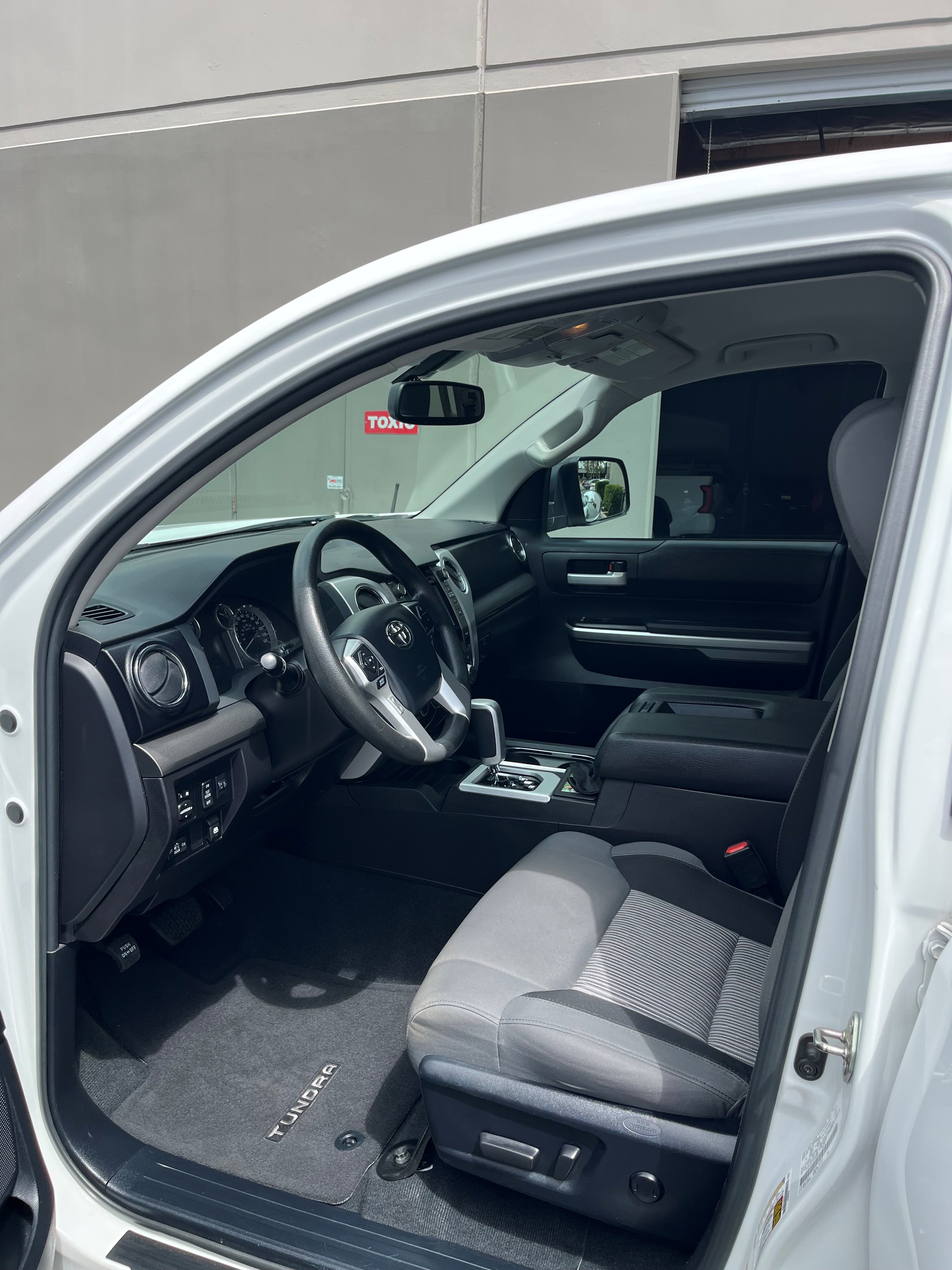 Used 2015 Toyota Tundra SR5 w/ TRD Off Road Package AWD/4WD image 8