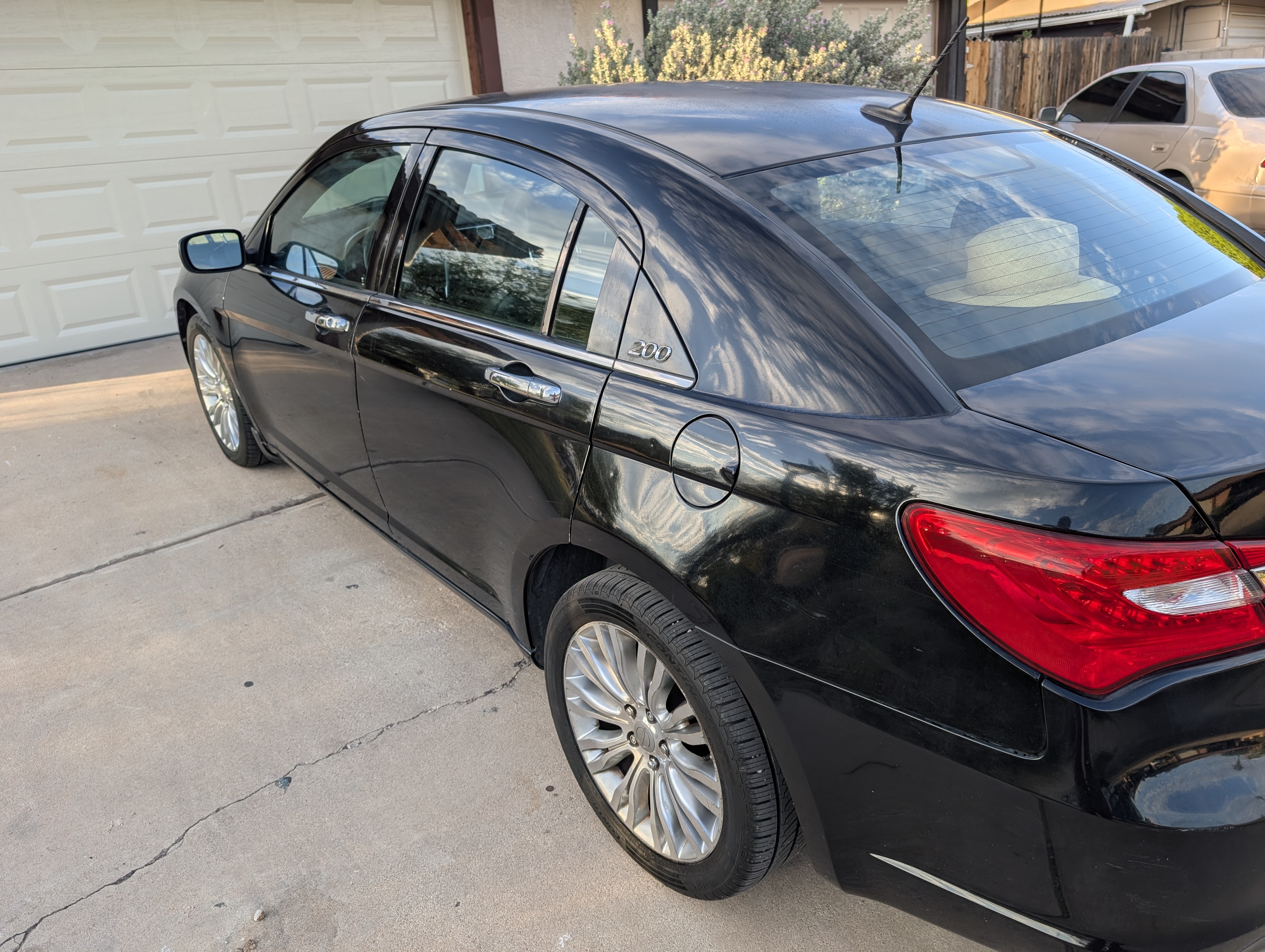 Used 2011 Chrysler 200 Limited FWD image 9