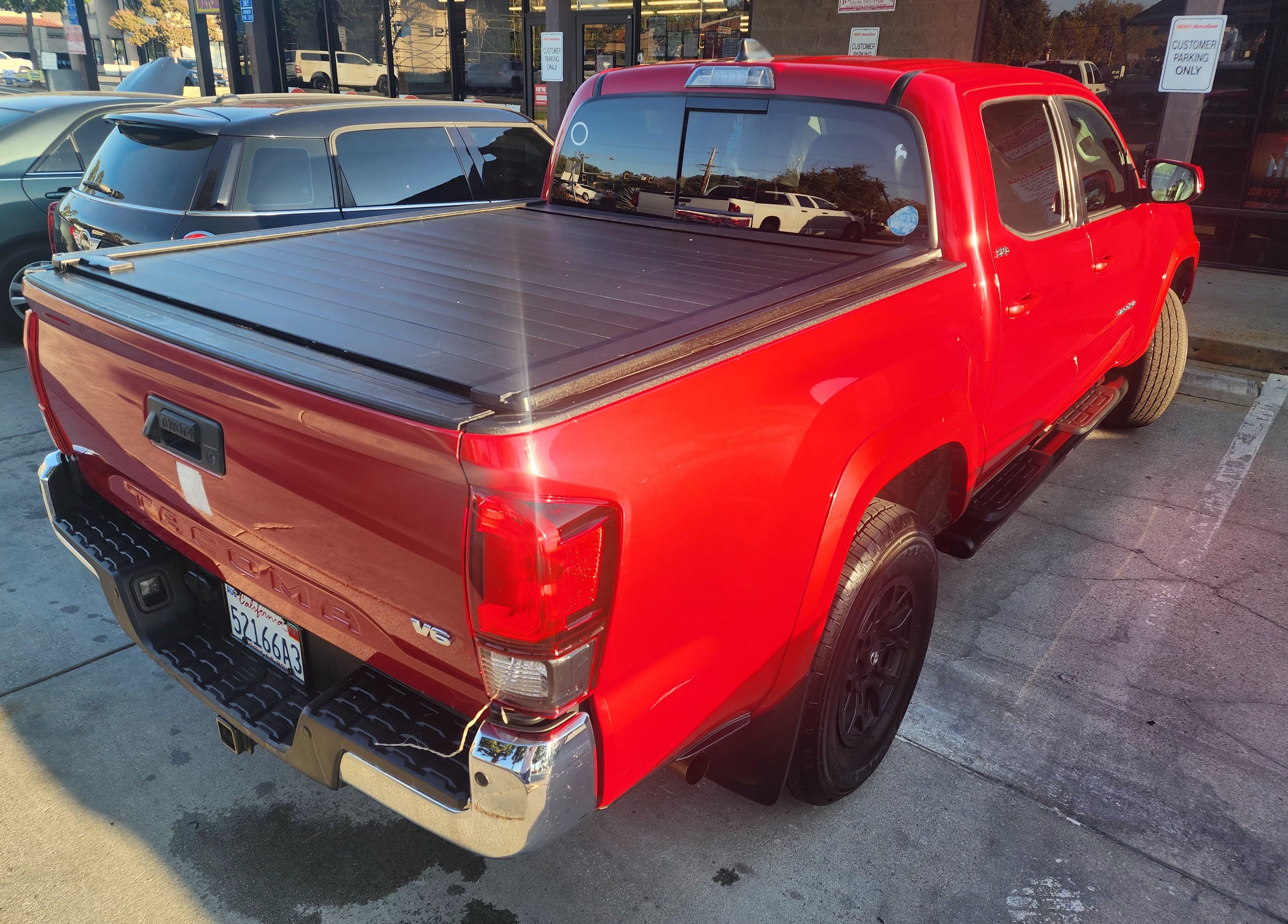 Used 2020 Toyota Tacoma SR5 RWD image 2