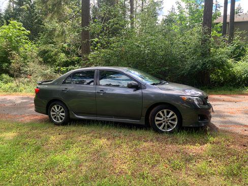 Used 2010 Toyota Corolla LE FWD image 10