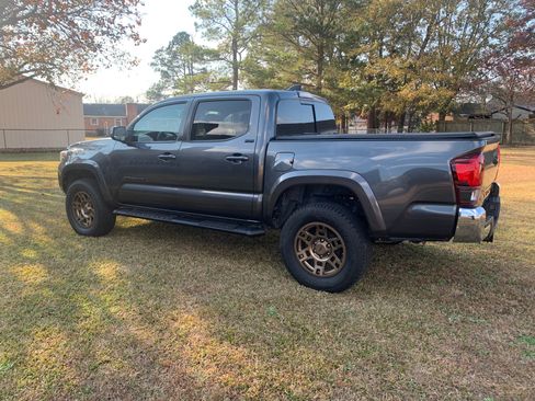 Used 2020 Toyota Tacoma SR5 image 8