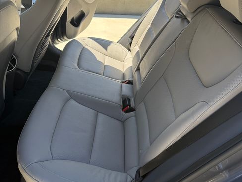 Used 2019 Hyundai Ioniq Limited w/ Ultimate Package 02 FWD image 10
