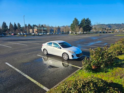 Used 2012 MAZDA MAZDA3 i Sport image 23