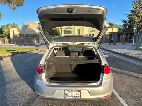 Used 2016 Volkswagen e-Golf SE w/ DC Fast Charging Package image 8