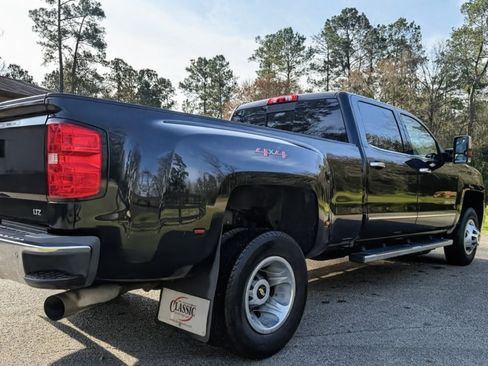 Used 2018 Chevrolet Silverado 3500 LTZ w/ Duramax Plus Package AWD/4WD image 11