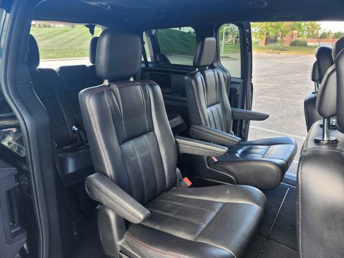 Used 2012 Dodge Grand Caravan R/T w/ Driver Convenience Group image 16