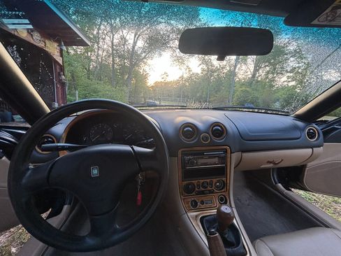 Used 1999 MAZDA MX-5 Miata RWD image 18