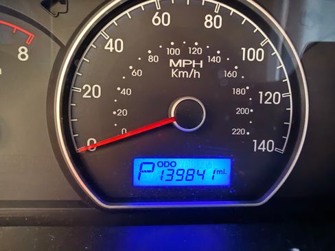 Used 2010 Hyundai Elantra GLS FWD image 4