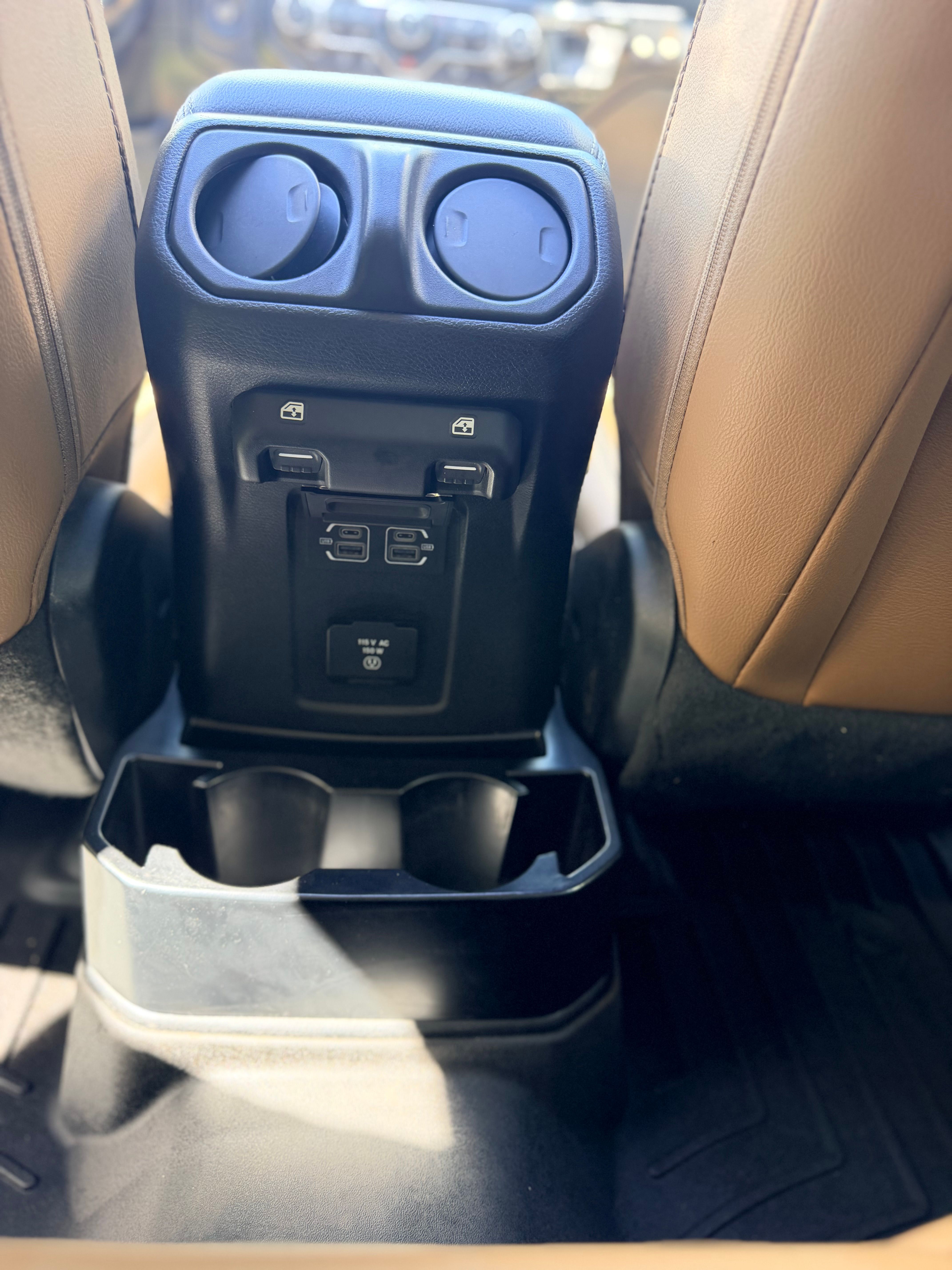 Used 2021 Jeep Wrangler Unlimited Sahara w/ Uconnect 4C Nav & Sound Group AWD/4WD image 17