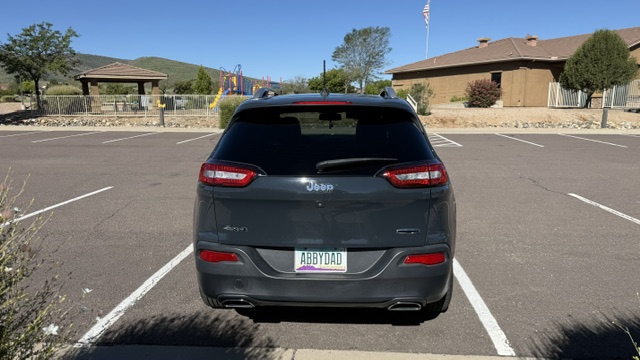 Used 2018 Jeep Cherokee Latitude Plus w/ Cold Weather Group AWD/4WD image 12