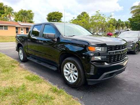Used 2022 Chevrolet Silverado 1500 Custom RWD image 2