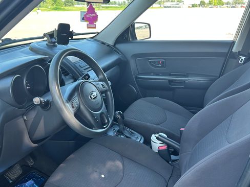 Used 2013 Kia Soul FWD image 9