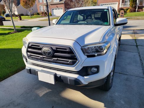 Used 2018 Toyota Tacoma SR5 image 5