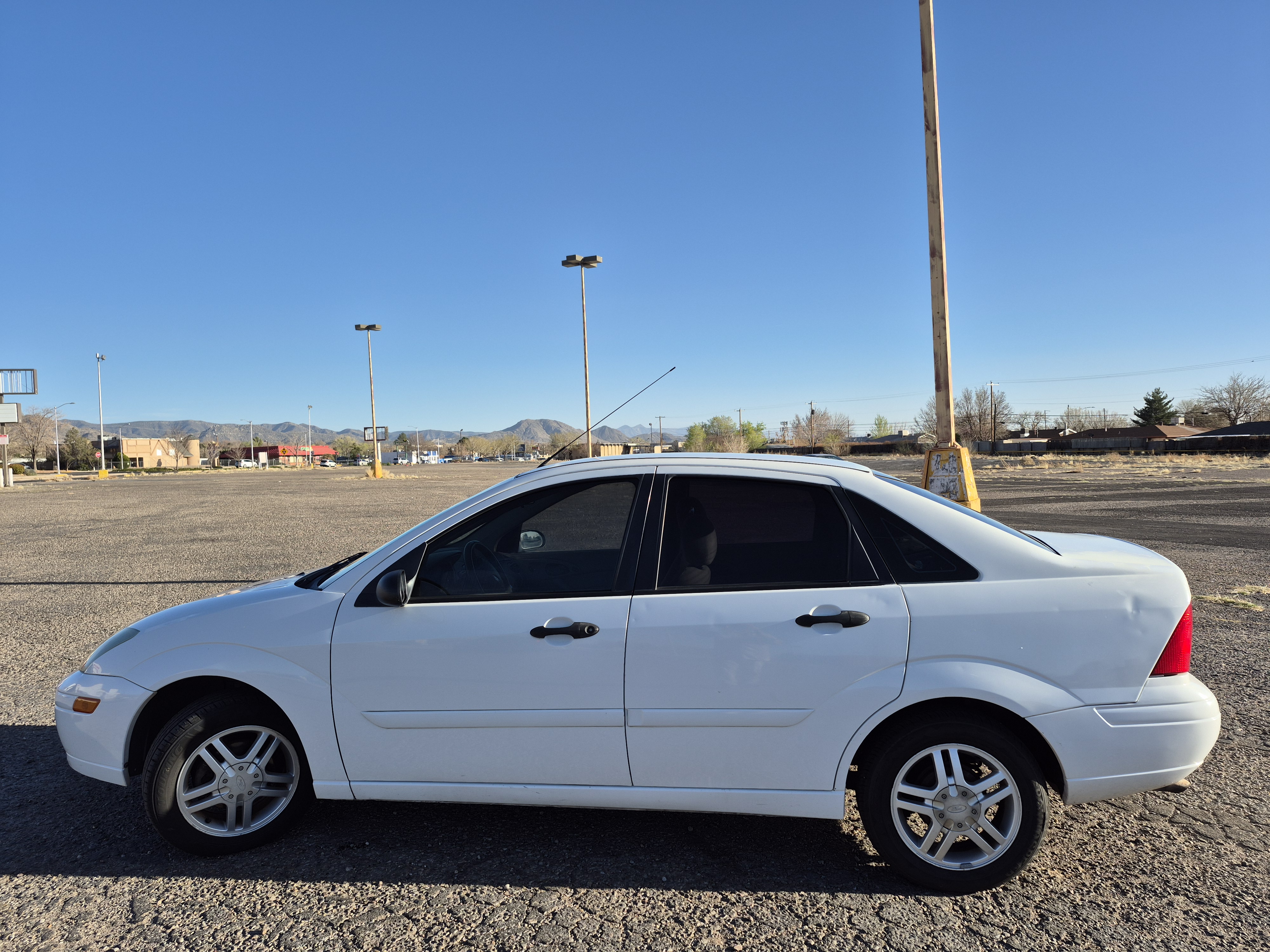 Used 2004 Ford Focus SE FWD image 4