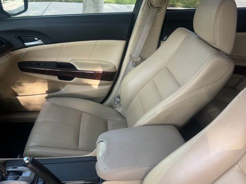 Used 2011 Honda Crosstour EX-L image 17