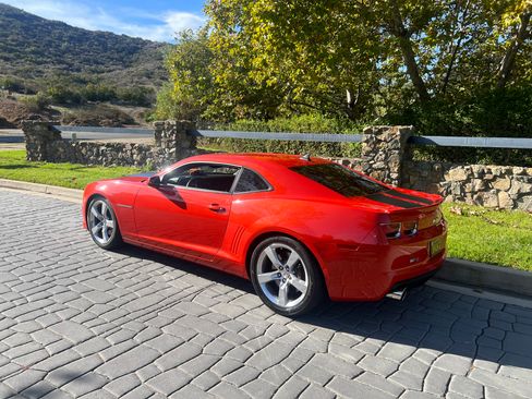Used 2010 Chevrolet Camaro SS w/ RS Package image 2