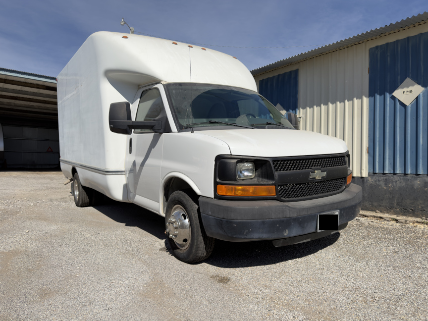 Used 2014 Chevrolet Express 3500 Extended RWD image 1