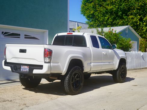 Used 2022 Toyota Tacoma TRD Sport image 19