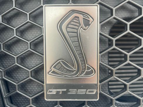 Used 2019 Ford Mustang Shelby GT350 w/ Technology Package RWD image 5