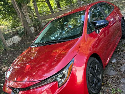 Used 2021 Toyota Corolla LE image 1