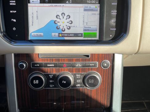 Used 2014 Land Rover Range Rover HSE image 12