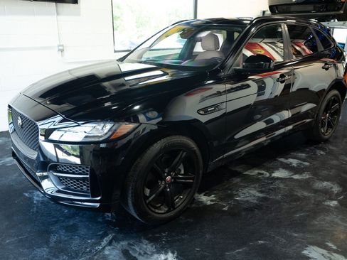Used 2018 Jaguar F-PACE Premium image 2