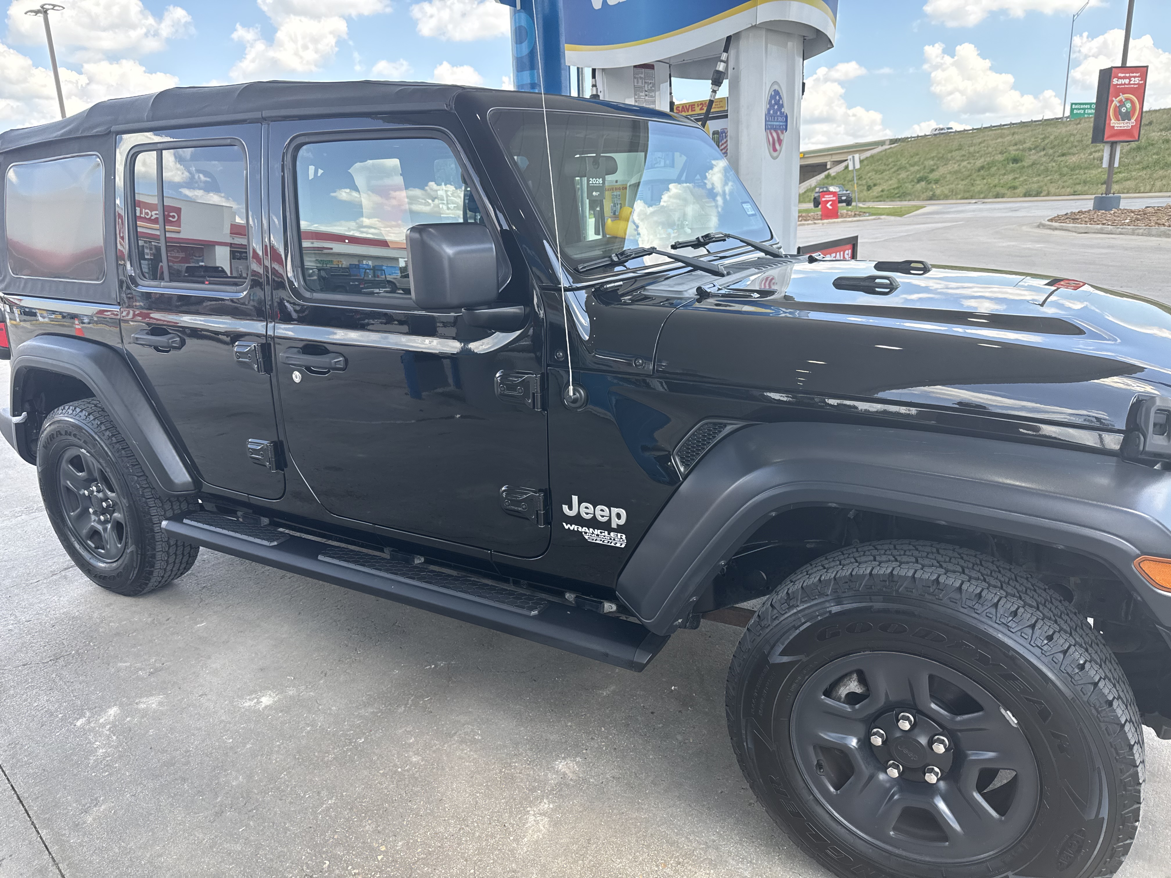 Used 2018 Jeep Wrangler Unlimited Sport AWD/4WD image 1
