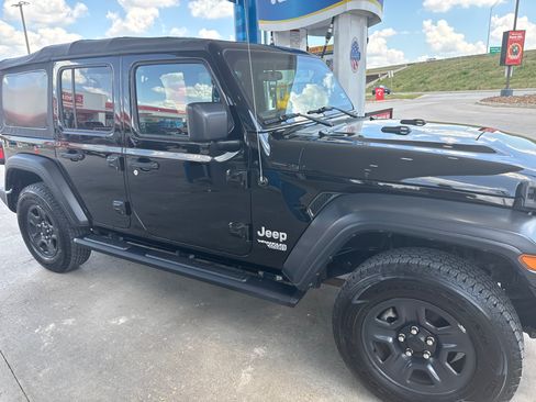 Used 2018 Jeep Wrangler Unlimited Sport AWD/4WD image 1