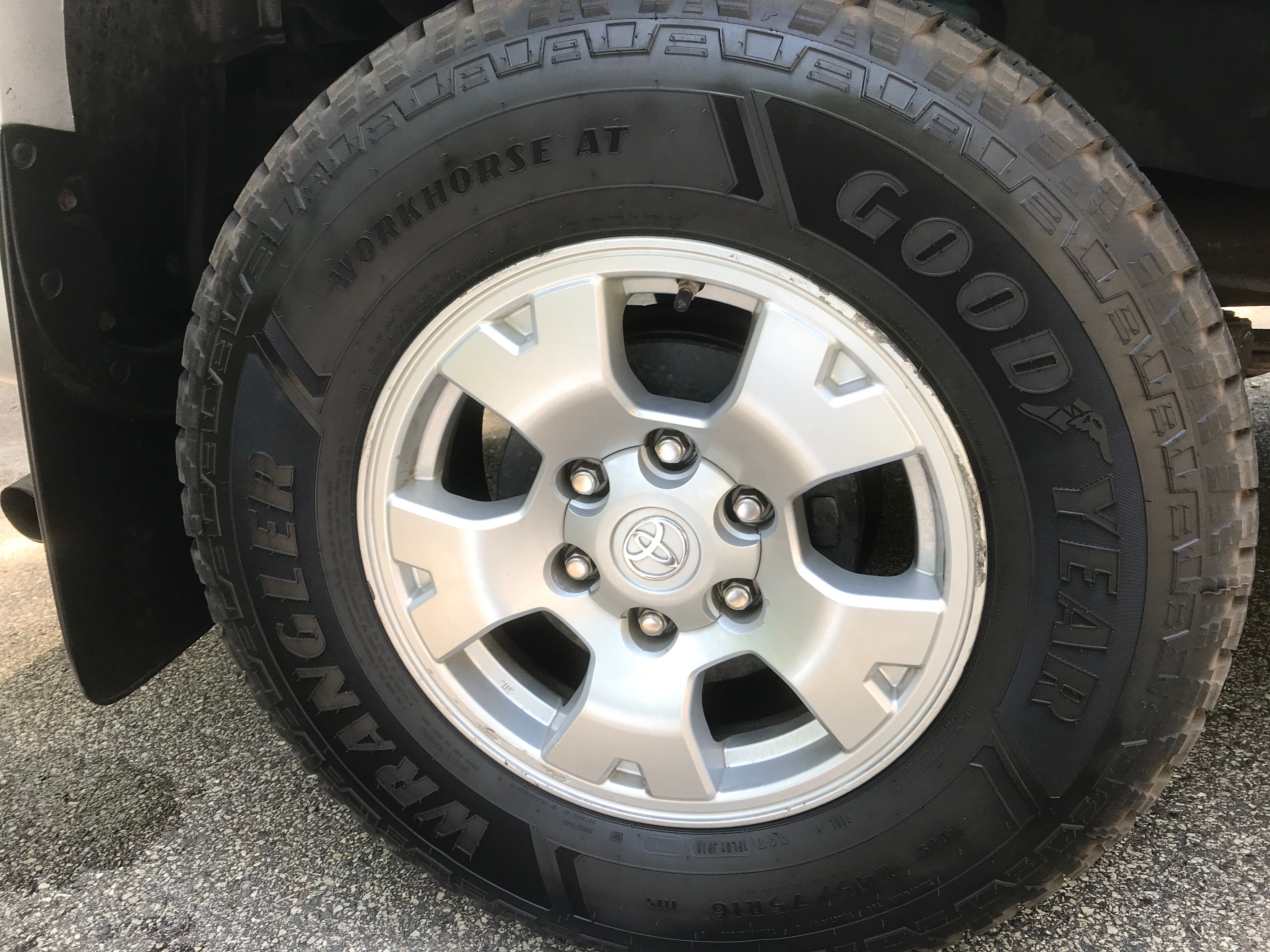 Used 2012 Toyota Tacoma 4x4 Access Cab V6 w/ SR5 Pkg image 32