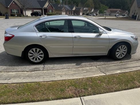 Used 2015 Honda Accord EX-L image 2
