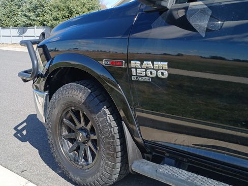 Used 2019 RAM 1500 Laramie w/ Cold Weather Group AWD/4WD image 1