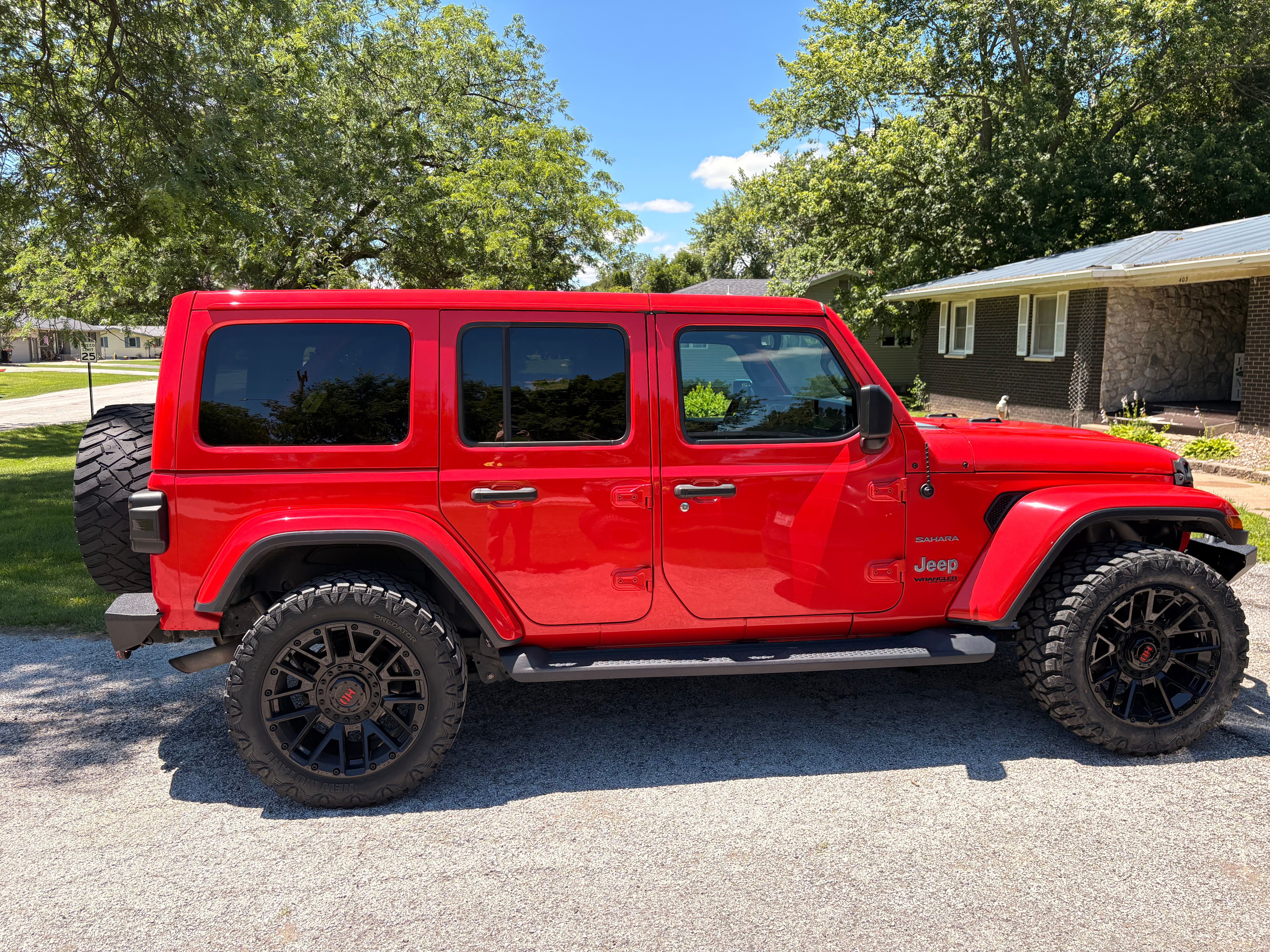 Used 2021 Jeep Wrangler Unlimited Sahara w/ Uconnect 4C Nav & Sound Group AWD/4WD image 9