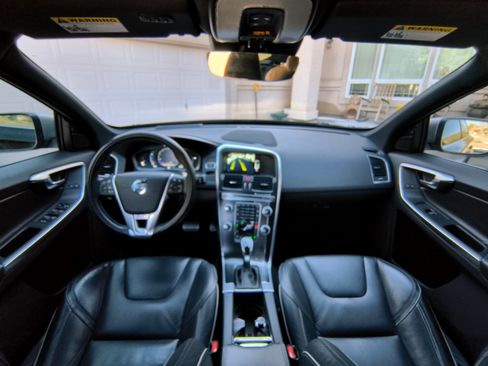 Used 2015 Volvo XC60 T6 R-Design Platinum image 12