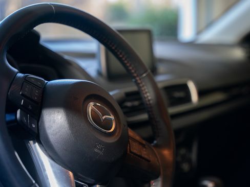 Used 2016 MAZDA MAZDA3 i Touring image 12