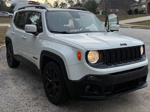 Used 2018 Jeep Renegade Altitude image 5