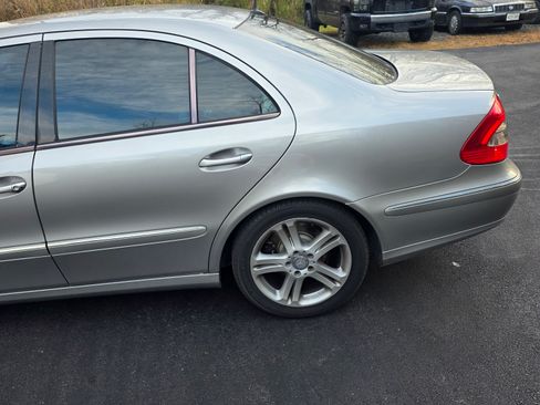 Used 2004 Mercedes-Benz E 500 E 500 Sedan 4D image 5