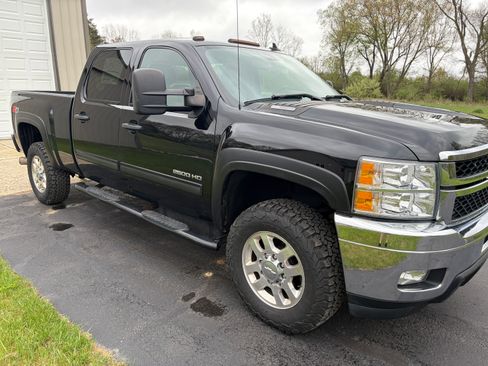 Used 2013 Chevrolet Silverado 2500 LT w/ Interior Plus Package AWD/4WD image 2