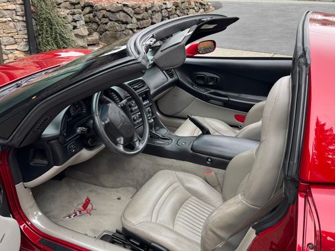 Used 1999 Chevrolet Corvette Coupe w/ Roof Pkg image 11